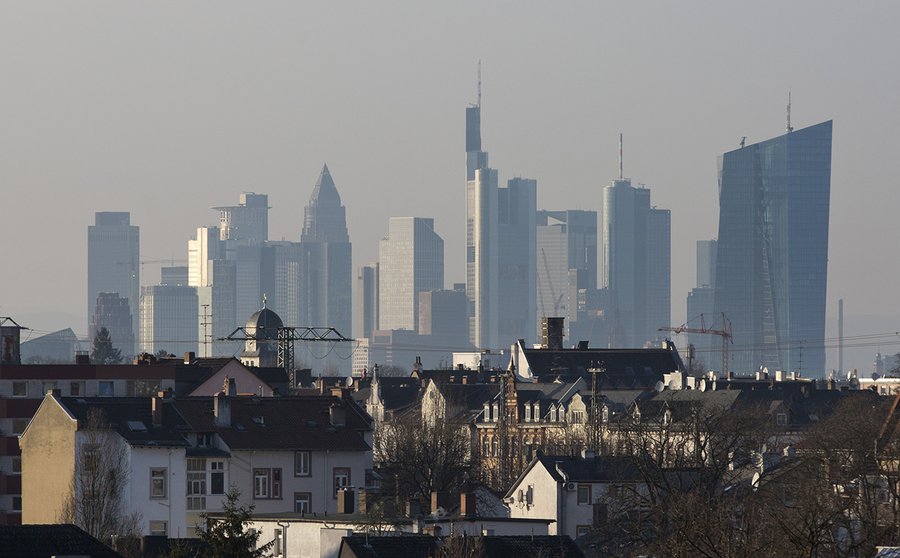 Blick von Offenbach auf die Frankfurter Skyline. Beide Städte haben unterschiedliche Traditionen, aber die Herausforderungen in der Region gelten für beide gleichermaßen. | Foto: Rolf Oeser