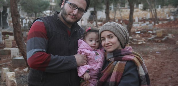 Die Journalistin Waad al-Khateab blieb mit ihrem Mann und ihrer kleinen Tochter trotz des Krieges in Aleppo. | Foto: Filmpresskit