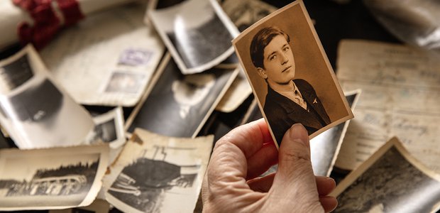 Fotos und Briefe bewahren Erinnerungen über Generationen hinweg. Und brauchen zum Glück nicht viel Platz. | Foto: Rui Camilo
