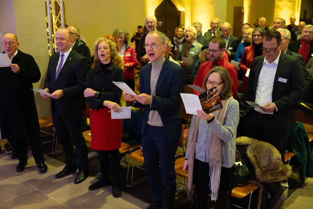 Dompfarrer zu Eltz, Staatssekretär Uwe Becker, Präses Irmela von Schenck, Stadtdekan Holger Kamlah, Elke Kamlah und DGB-Geschäftsführer Philipp Jacks (von links) beim Neujahrsempfang.