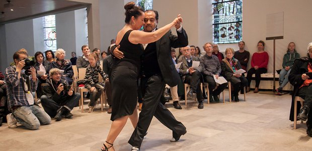 Sabine Lanius und Julio Gordillo tanzten Tango im Gottesdienst in der Jakobskirche. | Foto: Ilona Surrey