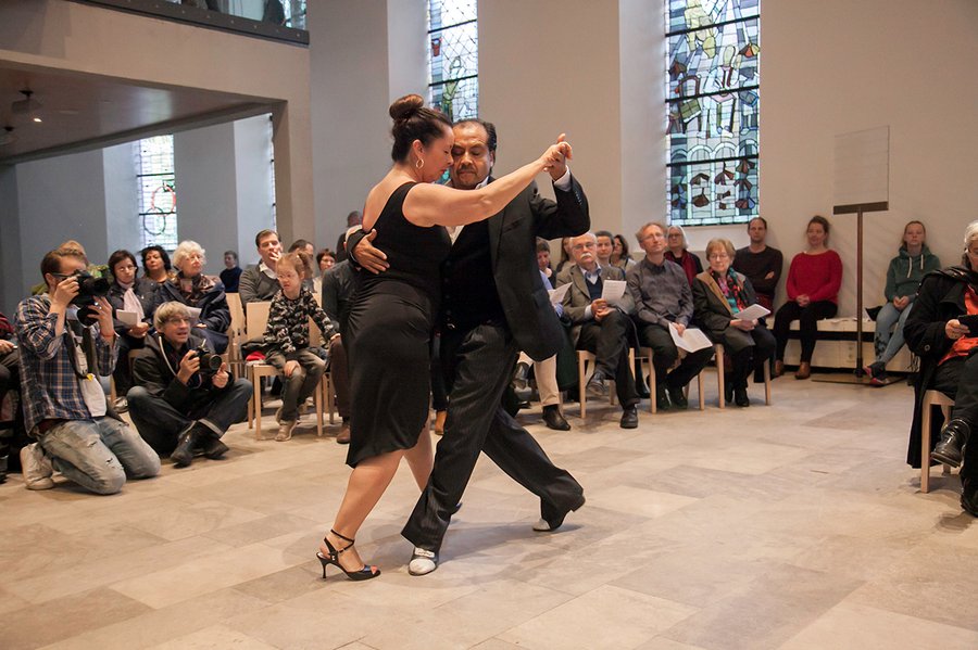 Sabine Lanius und Julio Gordillo tanzten Tango im Gottesdienst in der Jakobskirche. | Foto: Ilona Surrey