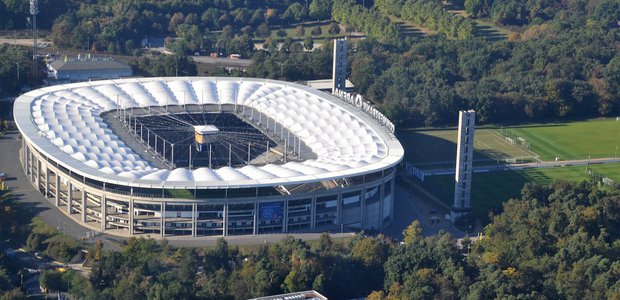 Aus dem Waldstadion wurde die Commerzbank-Arena wurde der Deutsche Bank Park. | Foto: Jeanne Menjoulet (CC BY-ND 2.0)