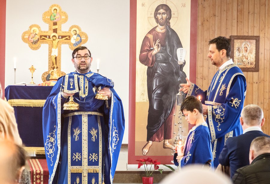 Priester Mircea Deac (links) und Unterdiakon Cristian Jaloba (rechts) leiten die rumänisch-orthodoxe Gemeinde in Frankfurt.  |  Foto: Rui Camilo
