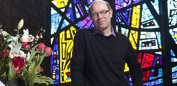 Pfarrer Thomas Diemer in der Wartburgkirche. Foto: Rolf Oeser