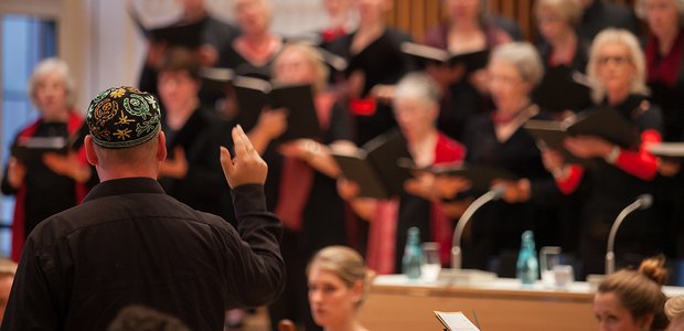 Der Interreligiöse Chor Frankfurt ist inzwischen eine feste Größe in der Konzertlandschaft. Hier die Aufnahme eines Konzertes von 2014. | Foto: Ilona Surrey