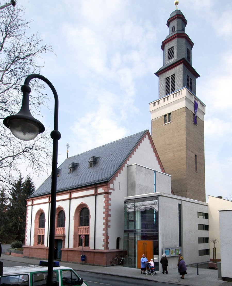 Die Melanchthonkirche in Fechenheim wurde im späten 18. Jahrhundert erbaut. | Foto: Rolf Oeser