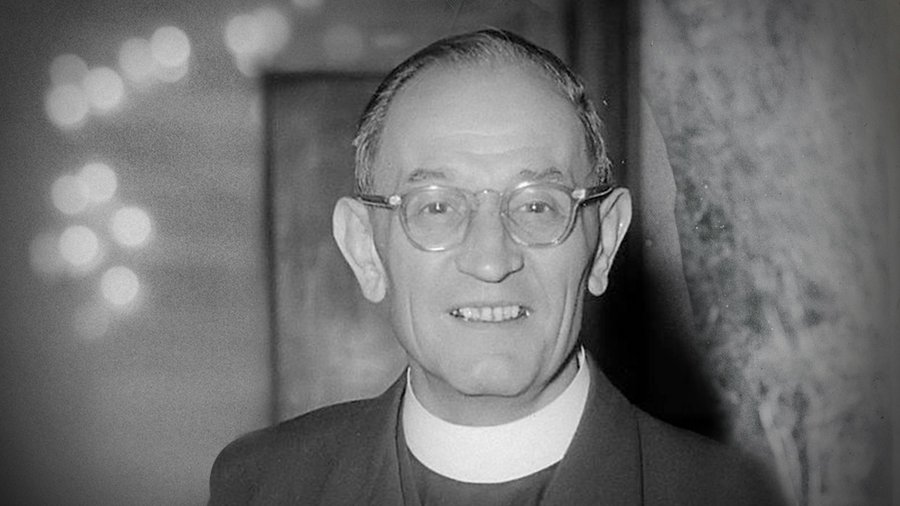 Martin Niemöller, der berühmte Hitler-Gegner und spätere Kirchenpräsident der EKHN, war zwar nach dem Krieg radikalpazifistisch und galt in der Kirche als "links", die Forderungen nach mehr politischem Engagement der Kirche unterstützte er jedoch nicht.
