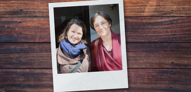 Andrea Kreisel (links) ist Studentin und aus der (katholischen) Kirche ausgetreten. Zusammen mit Silke Kirch besuchte sie die Mittagsandacht in der Katharinenkirche.