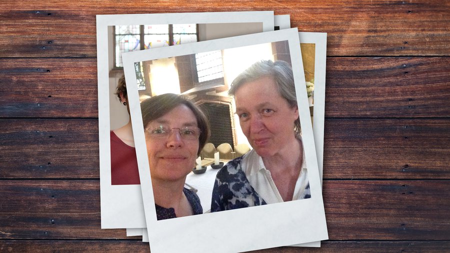Evi Bierschenk (rechts) hatte kein Glück: Der Gottesdienst, den sie mit Silke Kirch besuchte, entpuppte sich als uninspiriert. | Foto: Silke Kirch (Selfie)