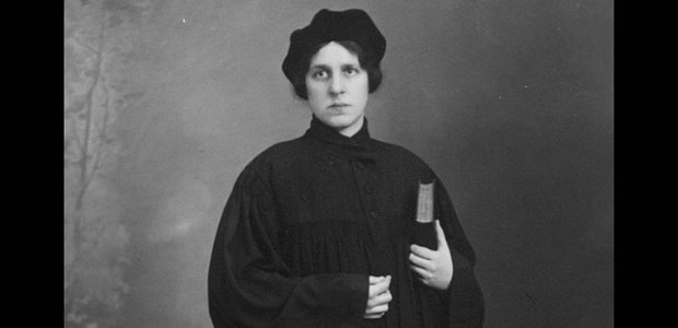 Im 20. Jahrhundert schrieb Offenbach Religionsgeschichte: 1935 wurde hier mit Regina Jonas die erste Frau zur Rabbinerin ordiniert.