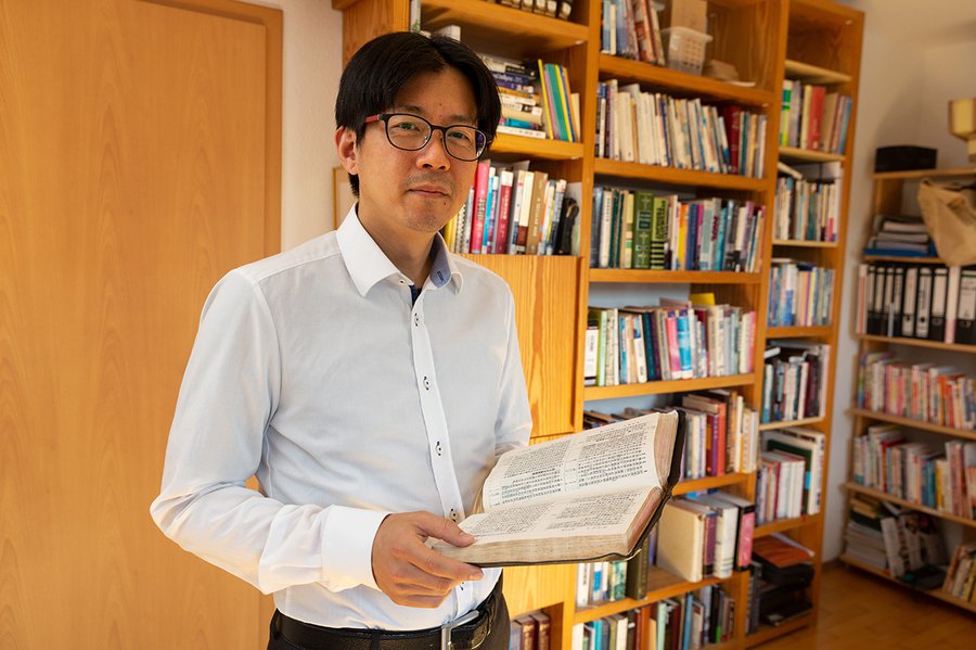 Chen Kent ist Pfarrer der chinesischen freikirchlichen Gemeinde in Frankfurt. | Foto: Rolf Oeser