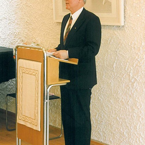Hild, Helmut, Dr. h. c., 1921 – 1999, Pfarrer in FFM,  1964–1969 Vorsitzender Gemeindeverband, 1969 –1985 Kirchenpräsident
