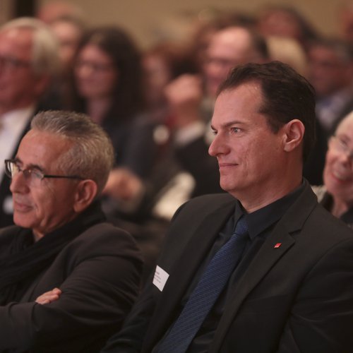 v.li. der SPD-Landtagsabgeordnete Turgut Yüksel, daneben der Geschäftsführer des DGB Frankfurt-Rhein-Main Philipp Jacks
