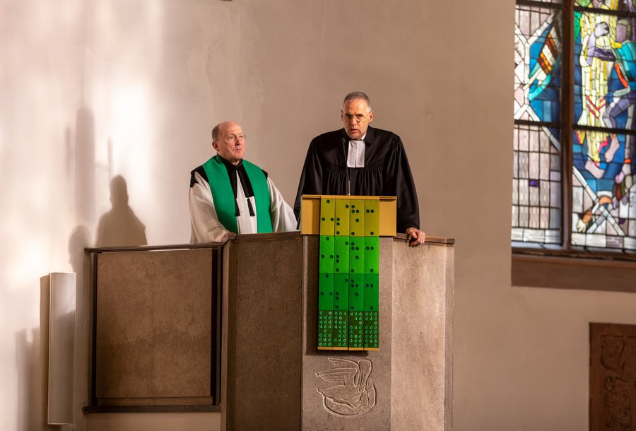 Gemeinsame Predigt der beiden Stadtdekane: v.li: Johannes zu Eltz und Achim Knecht  I Foto: Rolf Oeser