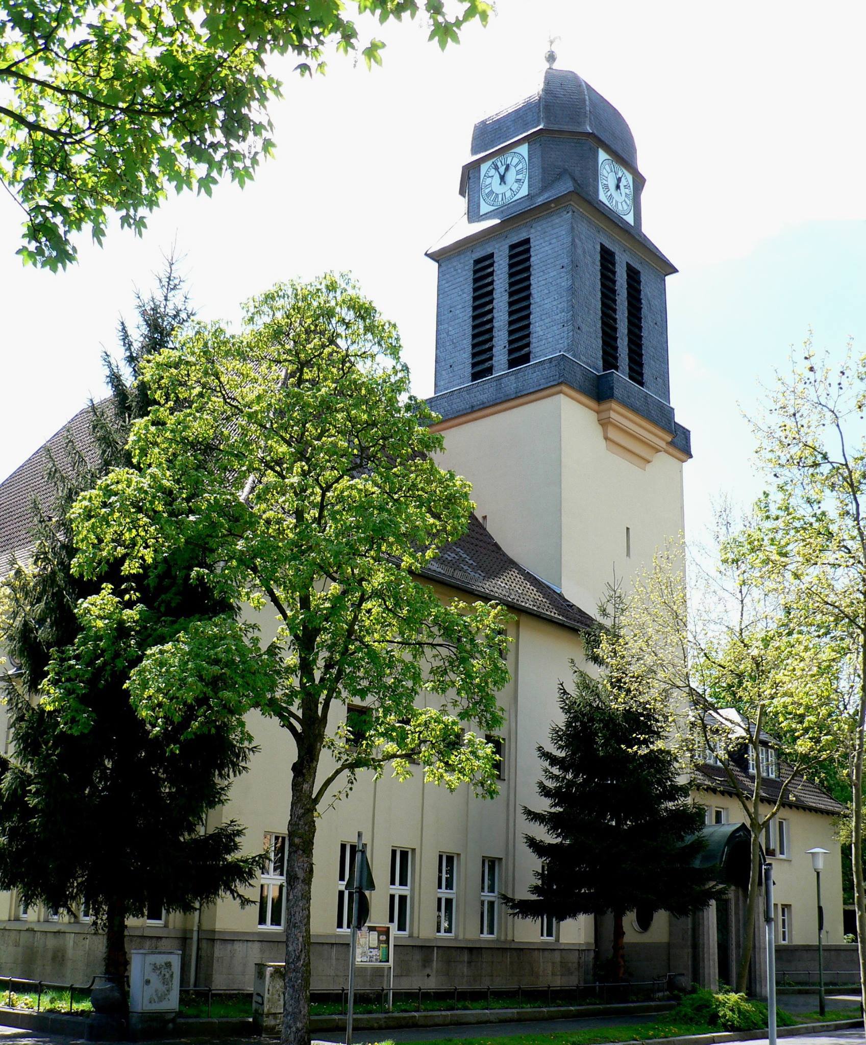 Die Friedenskirche im westlichen Teil der Offenbacher Innenstadt