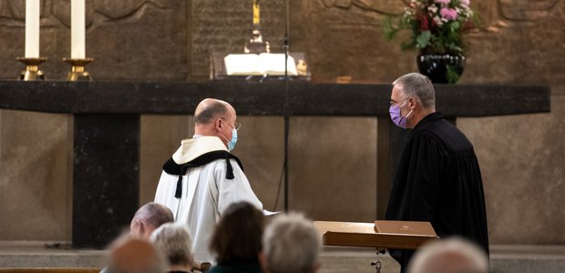 v.li. der katholische Stadtdekan zu Eltz und der evangelische Stadtdekan Knecht I Foto: Rolf Oeser