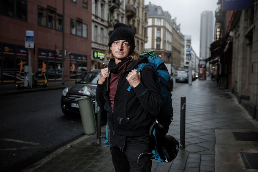 Maurice Weide (Name geändert) ist Obdachloser auf der Suche nach einem guten Ort zum Leben. I Foto: Christoph Boeckheler