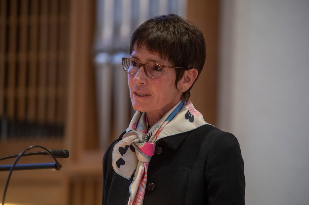 Die Medizinprofessorin Elke Jäger beim Corona-Gedenken in der Diakonissenkirche  |  Foto: Rolf Oeser
