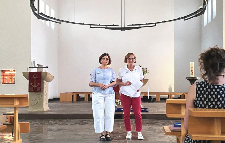 v.li. Christel Roßbach und Silke Peters beim Abschluss in der Diakonissenkirche I Foto: Bettina Behler