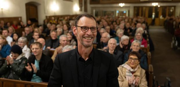 Klaus Eldert Müller bei einem seiner Konzerte in der Sankt Katharinenkirche. I Foto: Rolf Oeser