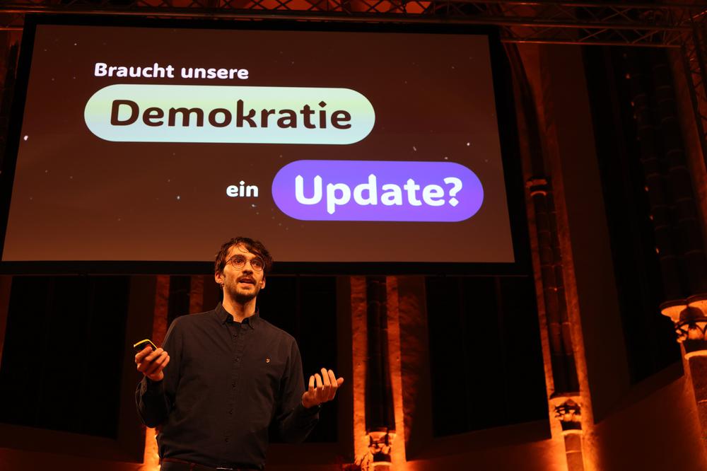 Science-Slammer Luca Neuperti I alle Fotos: Rolf Oeser