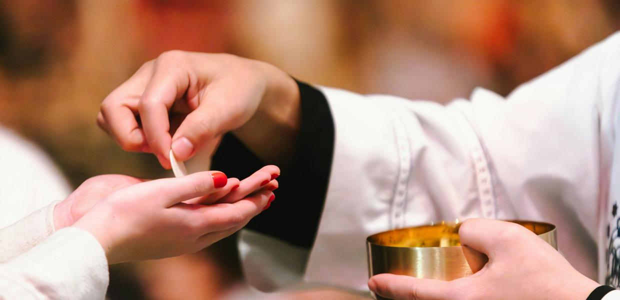 Gemeinsam am Tisch des Herrn I Foto:  Jacob Bentzinger_Unsplash