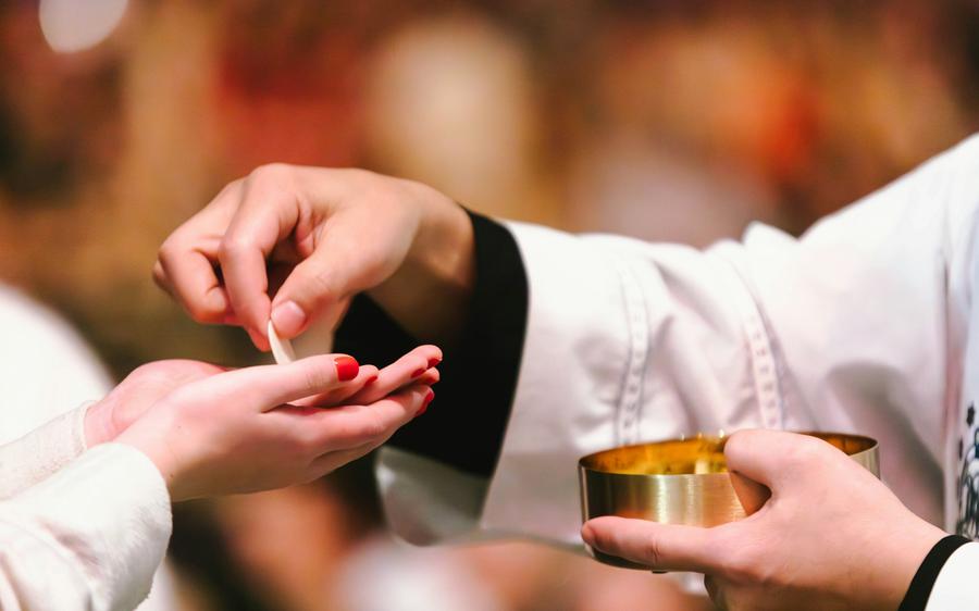 Gemeinsam am Tisch des Herrn I Foto:  Jacob Bentzinger_Unsplash