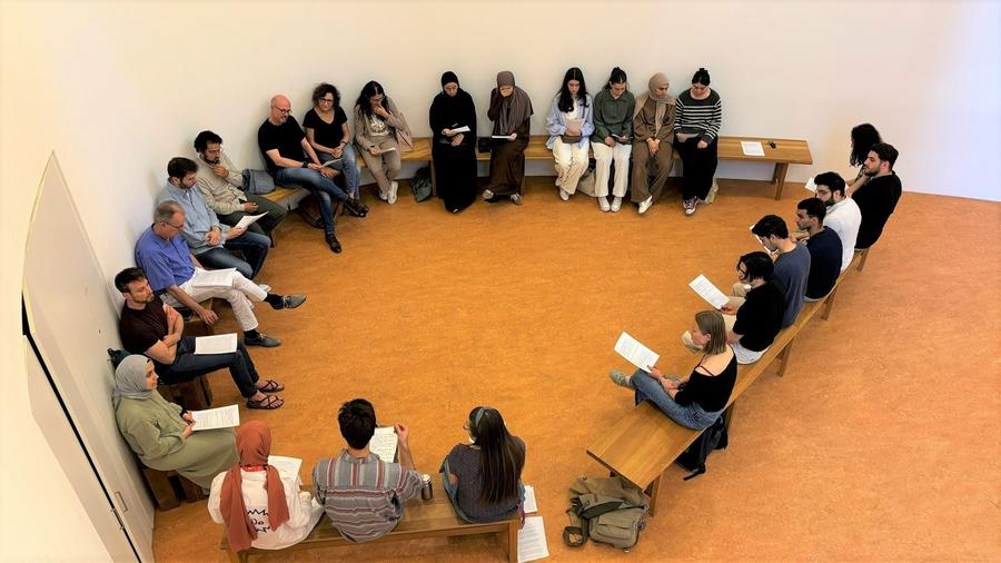 Meet and read in der ESG: Durch gemeinsame Lektüre mehr vom Glauben "der anderen" verstehen. I Foto privat