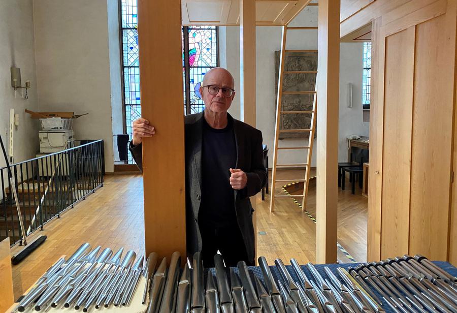 Martin Lücker freut sich auf den Einbau der Pfeifen. I Foto: Bettina Behler
