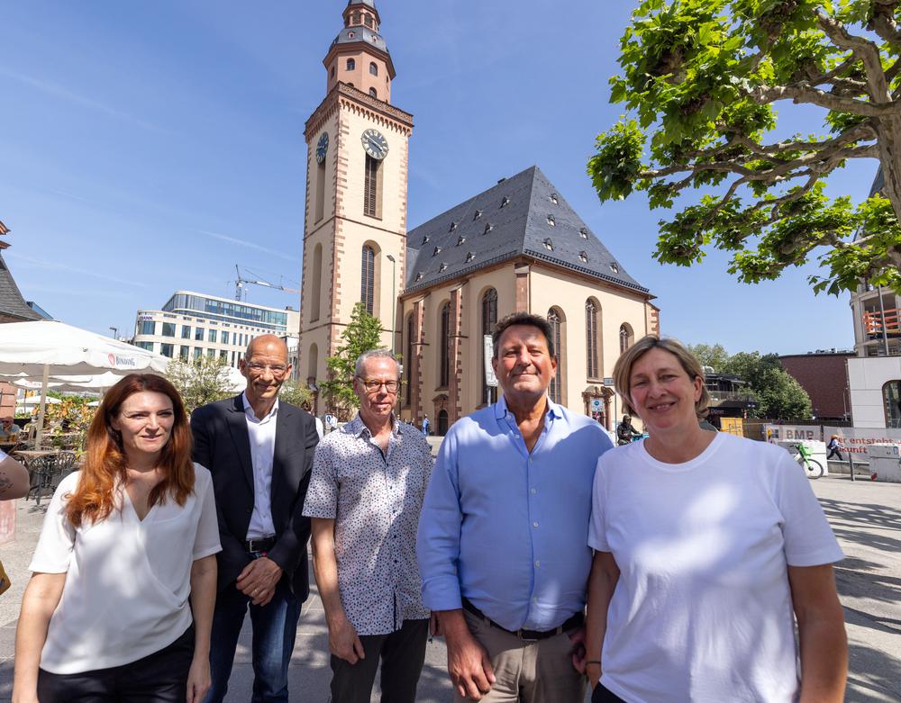 2. vl. Stadtrat Bastian Bergerhoff, Stadtkirchenpfarrer Olaf Lewerenz, Architekt Harald Geis, Dombaumeisterin Julia Lienemeyer. I Foto: Rolf Oeser