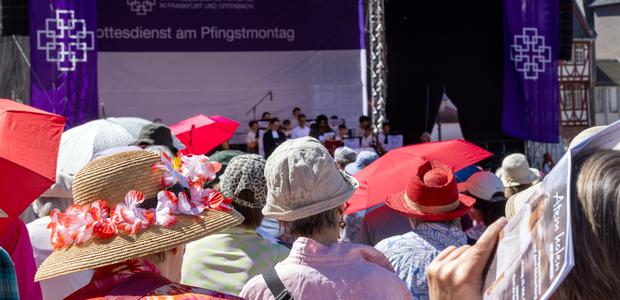 Gut behütet und froh gemut   I Foto: Rolf Oeser