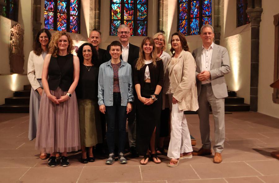 1..v. li. Christiane Moser-Eggs, Leitung katholische Stadtkirche, 2. v. li. Silke Bründermann, Leiterin Notfallseelsorge, 3. v. li. Birgit Nordquist, 4. v.li. Stadtdekan Holger Kamlah, ganz re Diakoniepfarrer Markus Eisele I Foto: Matthias Winkel