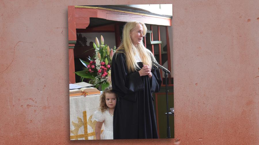 Petra Lehwalder - zusammen mit einer ihrer drei Enkelinnen I Foto: privat
