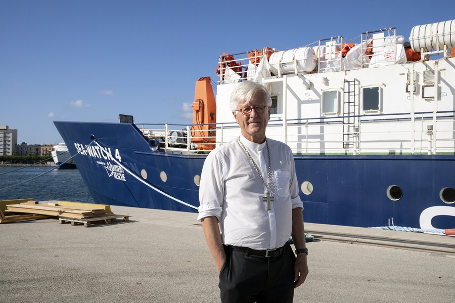 Heinrich Bedford-Strohm im September 2021 in Palermo, wo er das Seenotrettungsschif Sea-Watch 4 besuchte. | Foto: Francesco Bellina/Cesura, EKD