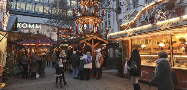 Weihnachtsmarkt in Offenbach. Die Aufnahme entstand "vor Corona" im Jahr 2018. | Foto: Rolf Oeser