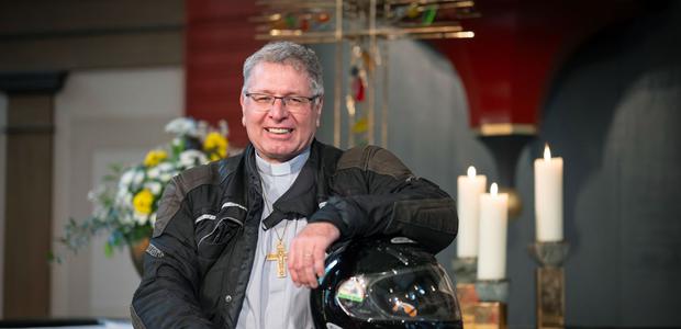 Motorrad-Pfarrer Thorsten Heinrich hört zum Jahresende auf. | Foto:Tim Wegner/epd-Bild