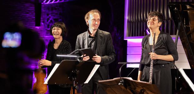 Alexey Kurbatov mit Mitgliedern des Ensemble Verseau beim Konzert in Frankfurt. | Foto: Rolf Oeser