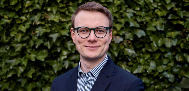 Seit Oktober ist Helge Bezold (36) theologischer Studienleiter im Team der Evangelischen Akademie Frankfurt.