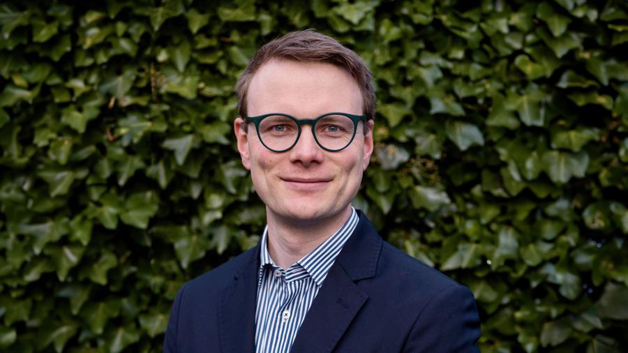 Seit Oktober ist Helge Bezold (36) theologischer Studienleiter im Team der Evangelischen Akademie Frankfurt.