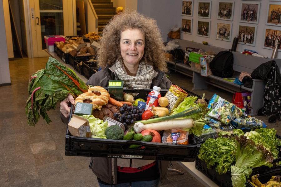 Kirchenvorstandsmitglied Sonja Eisenberg brachte die Idee zur Kooperation mit Foodsharing in die Kirchengemeinde Frieden und Versöhnung. / Foto: Rolf Oeser