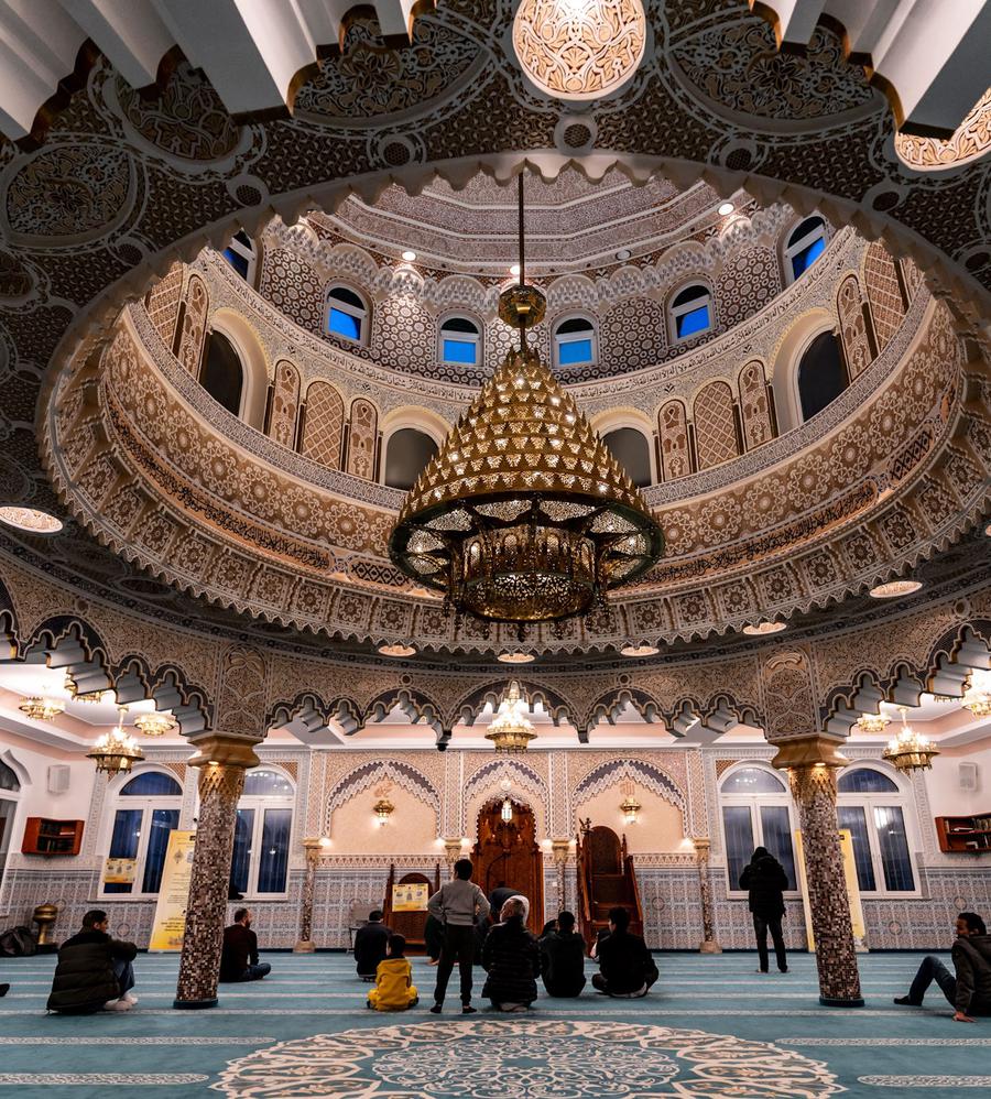 Die Abu Bakr-Moschee in Frankfurt-Hausen, voriges Jahr beim Festenbrechen. | Peter Jülich/epd-Bild