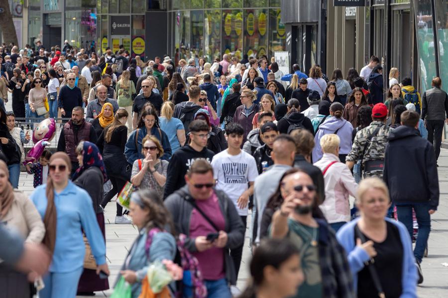Kein Durchkommen: Menschenmenge in Frankfurt. | Foto: Rolf Oeser