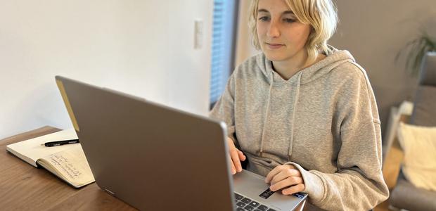 Nach ihrem Umzug nach Frankfurt sucht Hannah Bitzer eine Möglichkeit, sich ehrenamtlich zu engagieren. | Foto: Daniel Thoma