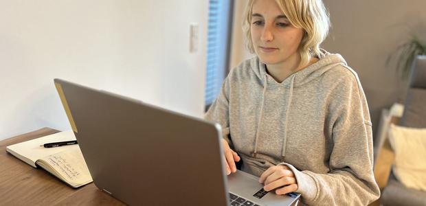 Nach ihrem Umzug nach Frankfurt sucht Hannah Bitzer eine Möglichkeit, sich ehrenamtlich zu engagieren. | Foto: Daniel Thoma