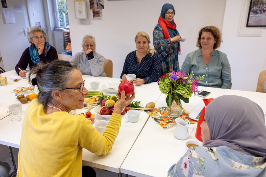 Sprachcafé in Preungesheim: In lockerer Runde mit anderen Deutsch lernen. | Foto: Rolf Oeser