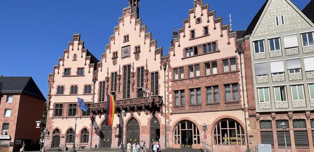 In den Frankfurter Römer und die anderen hessischen Rathäuser ziehen bald neue Regierungen ein. | Foto: Antje Schrupp