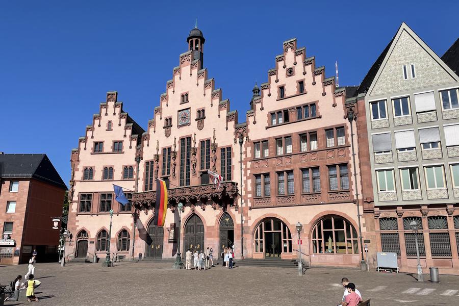 In den Frankfurter Römer und die anderen hessischen Rathäuser ziehen bald neue Regierungen ein. | Foto: Antje Schrupp