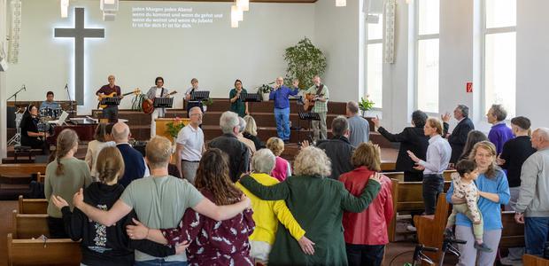 Gottesdienst in der "Kirche des Nazareners" in Frankfurt. | Foto: Rolf Oeser