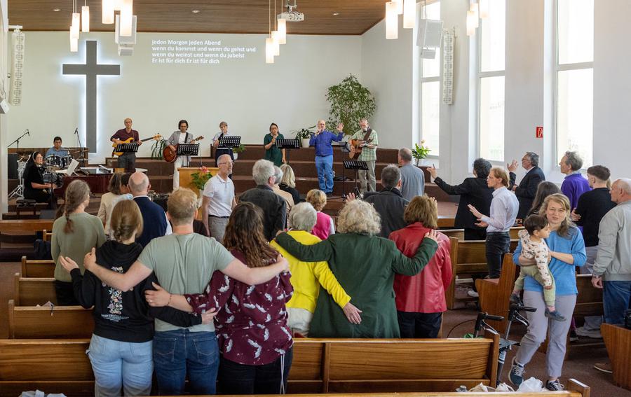 Gottesdienst in der "Kirche des Nazareners" in Frankfurt. | Foto: Rolf Oeser